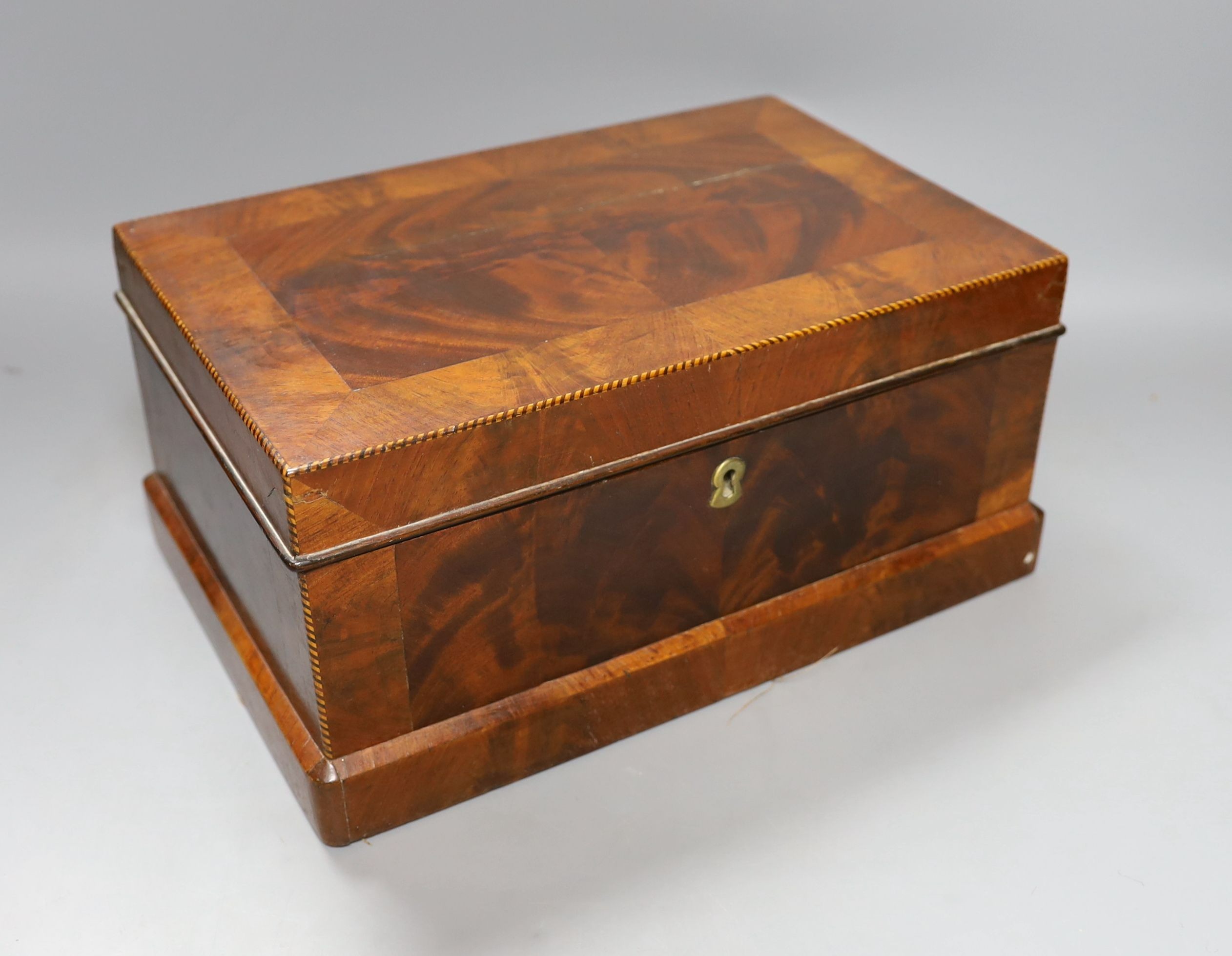 A 19th century Continental mahogany vanity case - 14.5cm tall